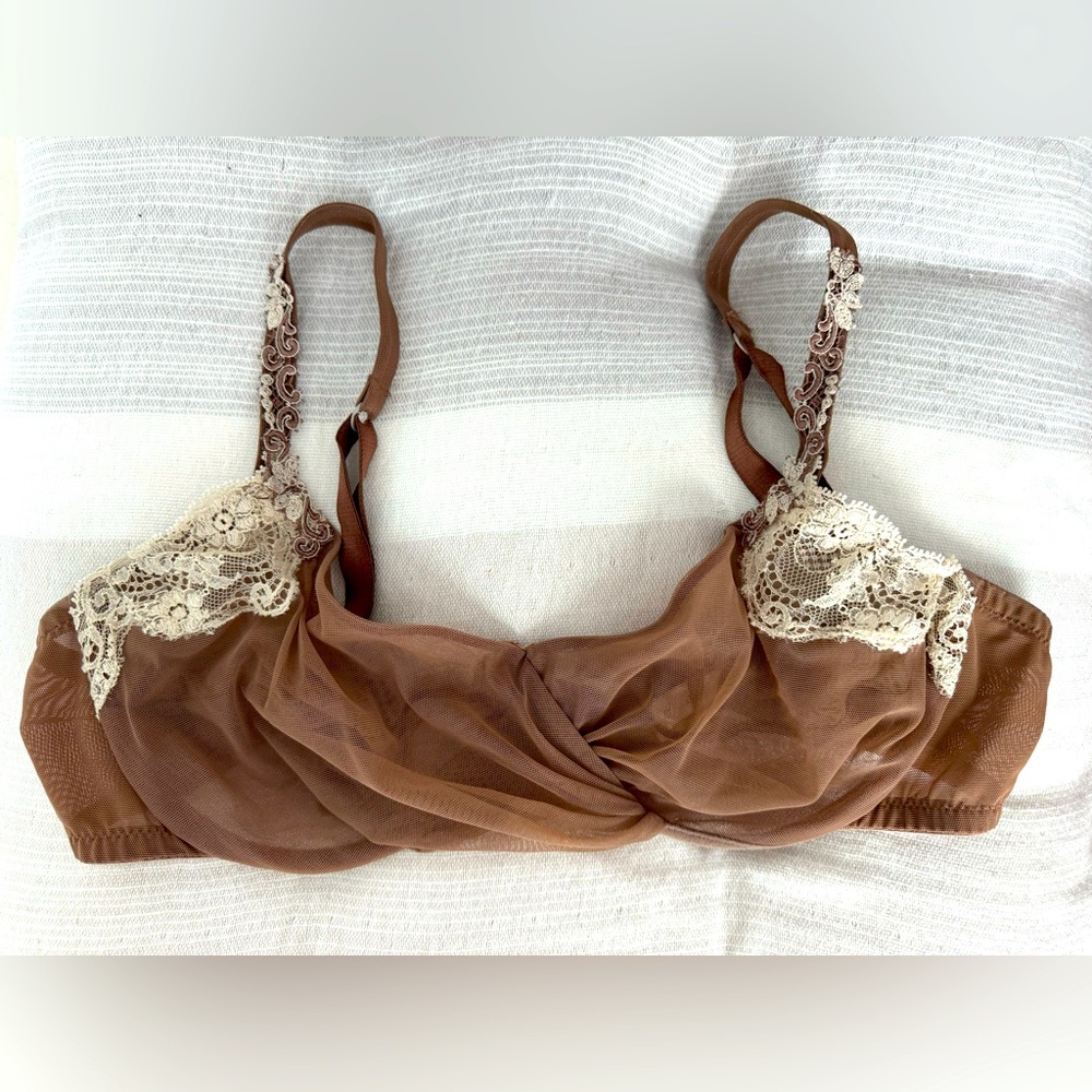 La Perla brown with of white lace trim bra 34C/D